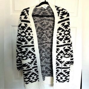 Time and Tru Oversized Black and White Cardigan Women’s Small